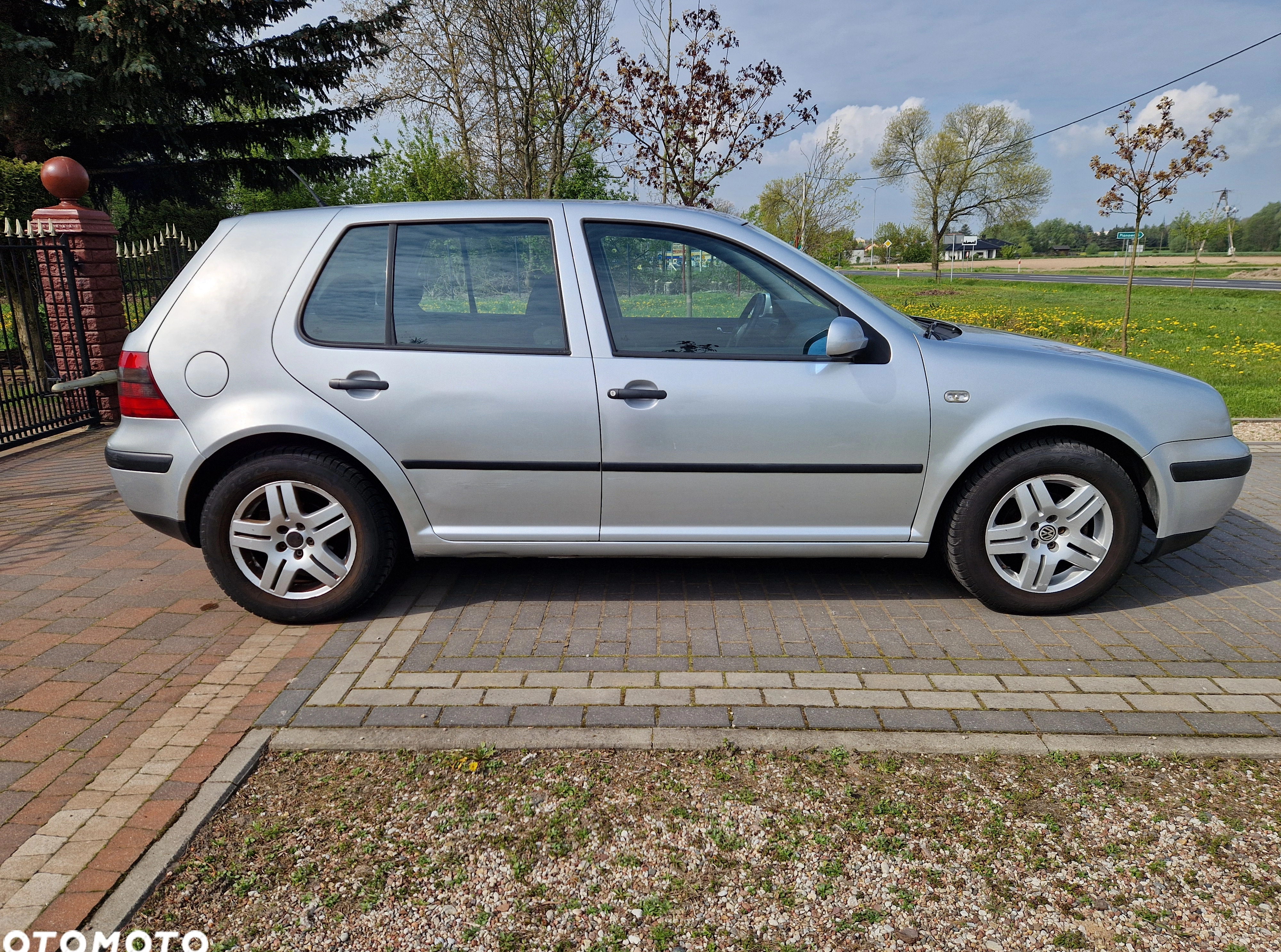 Volkswagen Golf cena 7500 przebieg: 200000, rok produkcji 2001 z Zabłudów małe 137